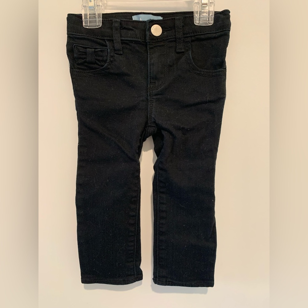 Gap black jeans with bow details on the pockets. Size 18-24 months.